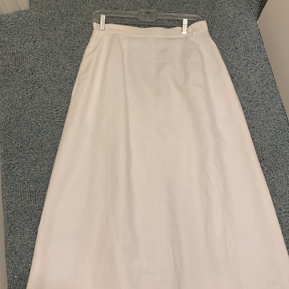 Talbots skirt. White, size 12. Linen. Buttons closure in back. Plaits in back.